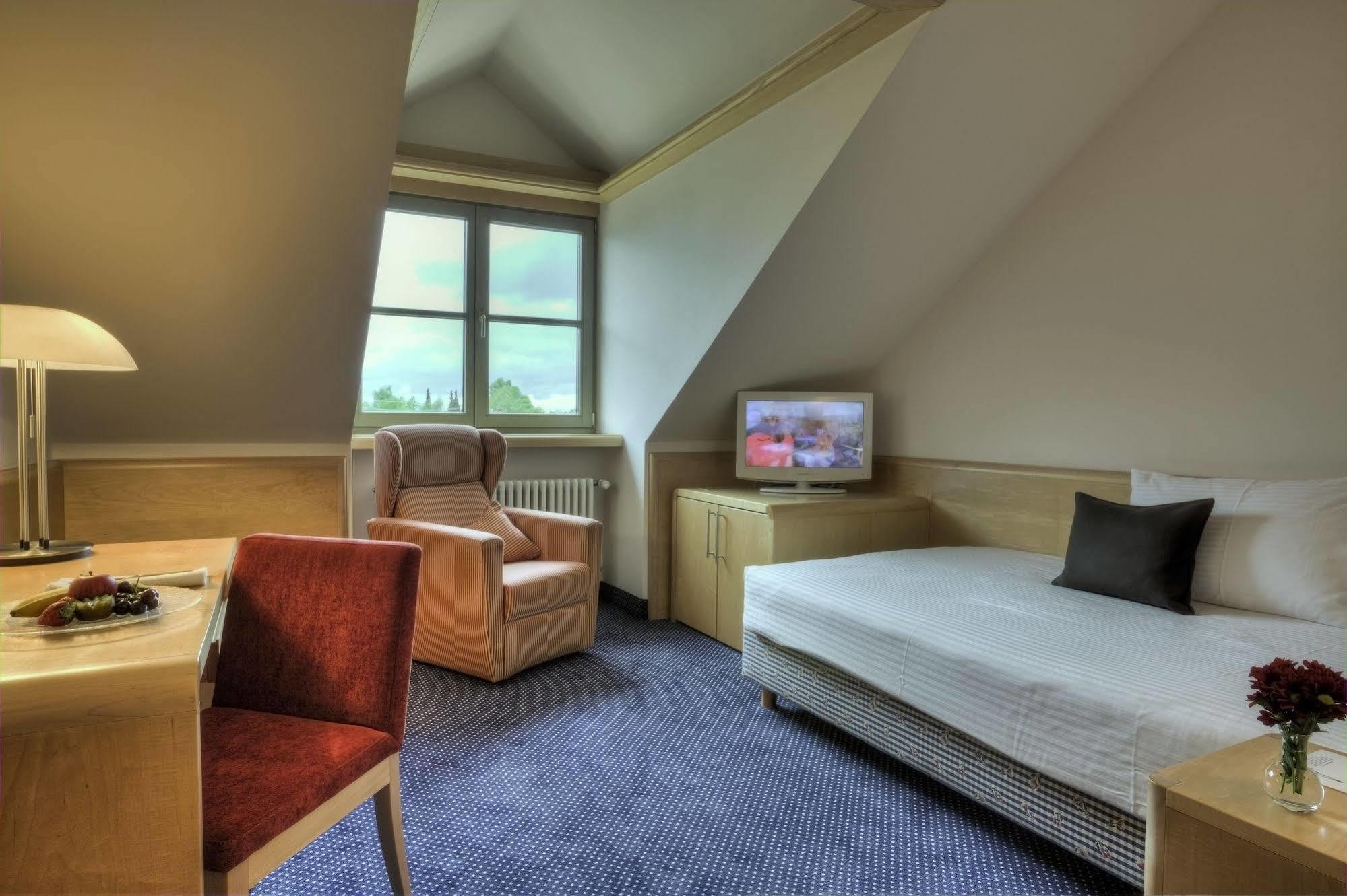 Hotel Zur Post อัชไฮม์ ภายนอก รูปภาพ
