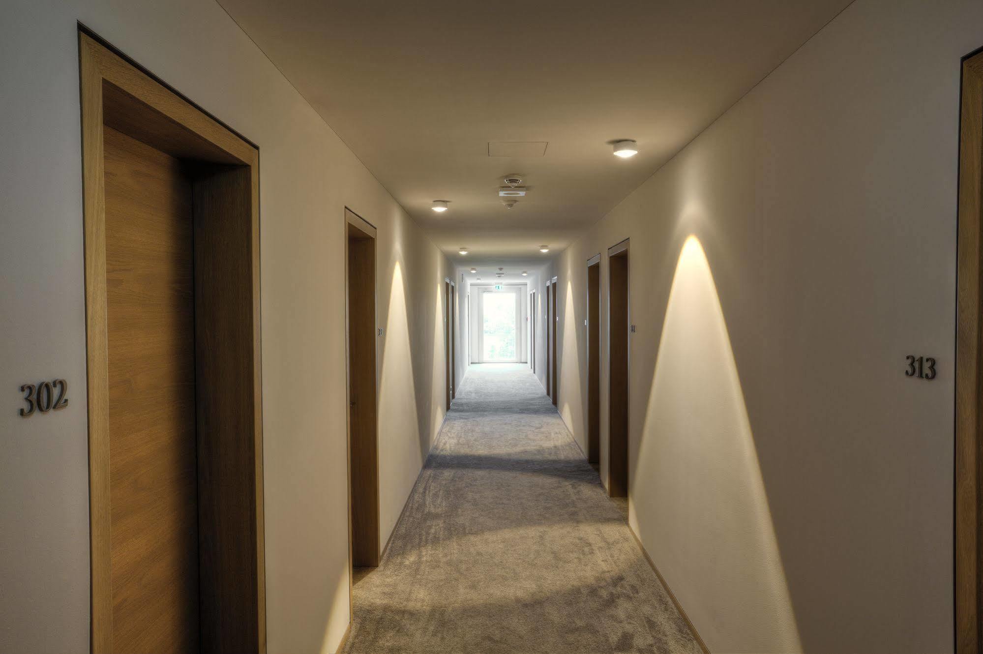 Hotel Zur Post อัชไฮม์ ภายนอก รูปภาพ
